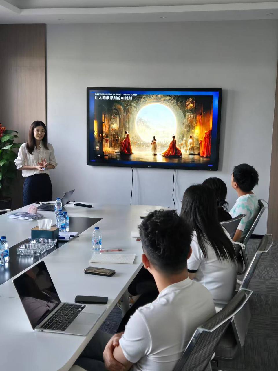 为AI企培讲师进行培训